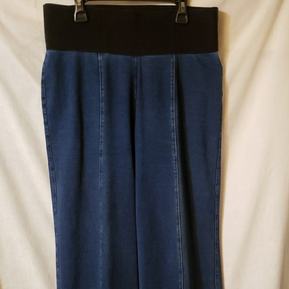 Peter Nygard Women's Straight Leg Jeans in Navy - Picture 3 of 10